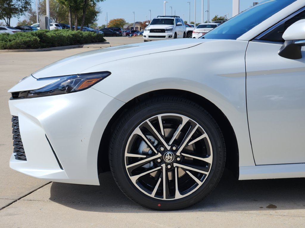 New 2026 Toyota Camry Hybrid FWD image 9