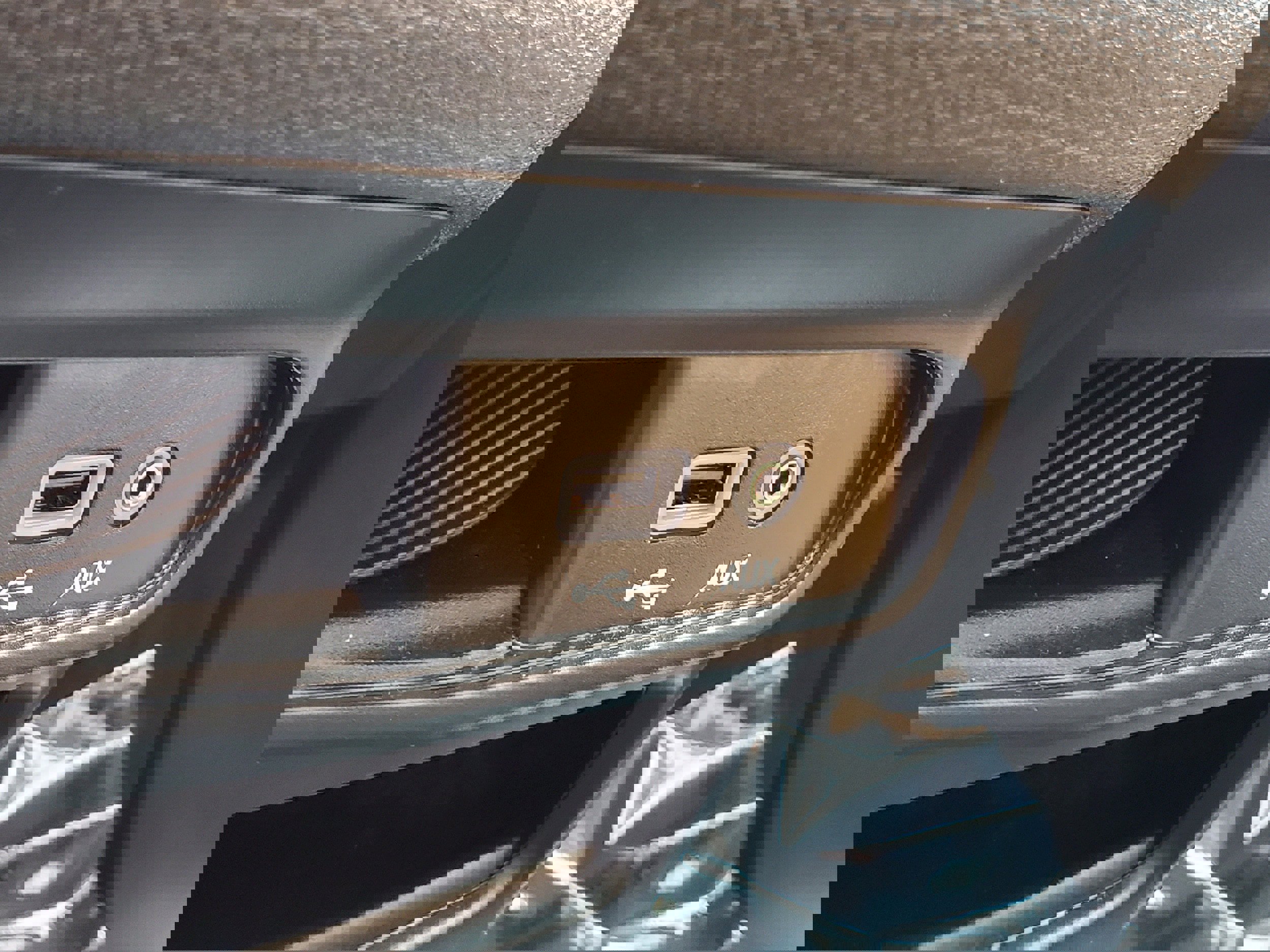 Used 2019 Chrysler Pacifica Limited w/ Tire & Wheel Group image 23