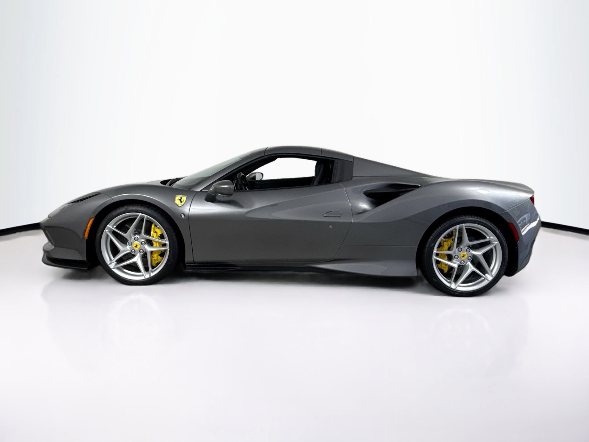 Certified 2021 Ferrari F8 Tributo RWD image 4