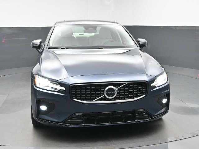 Used 2024 Volvo S60 B5 Plus w/ Climate Package FWD image 2