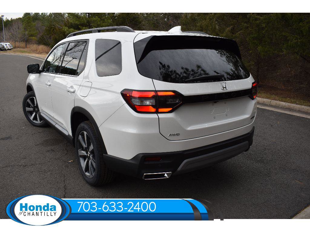 New 2025 Honda Pilot Touring image 5