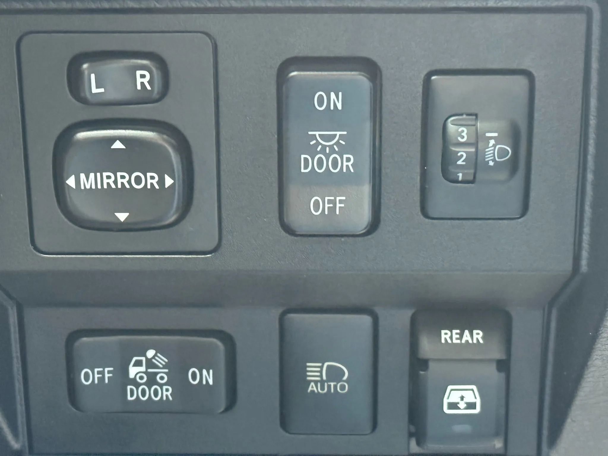 Used 2018 Toyota Tundra SR5 w/ SR5 Upgrade Package image 14