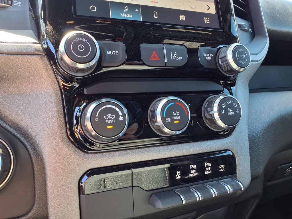 New 2026 RAM 1500 Express AWD/4WD image 20