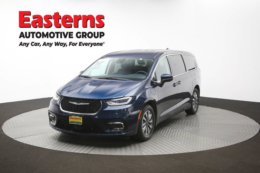Used 2023 Chrysler Pacifica Touring-L FWD image 57