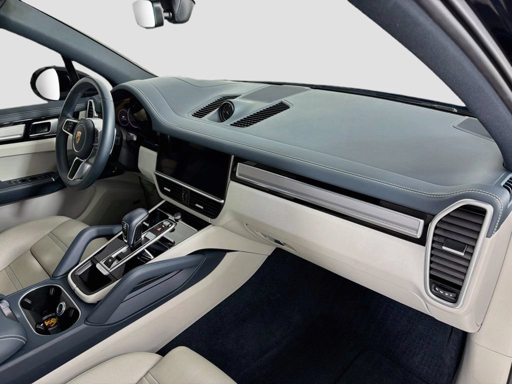 Certified 2023 Porsche Cayenne AWD/4WD image 31