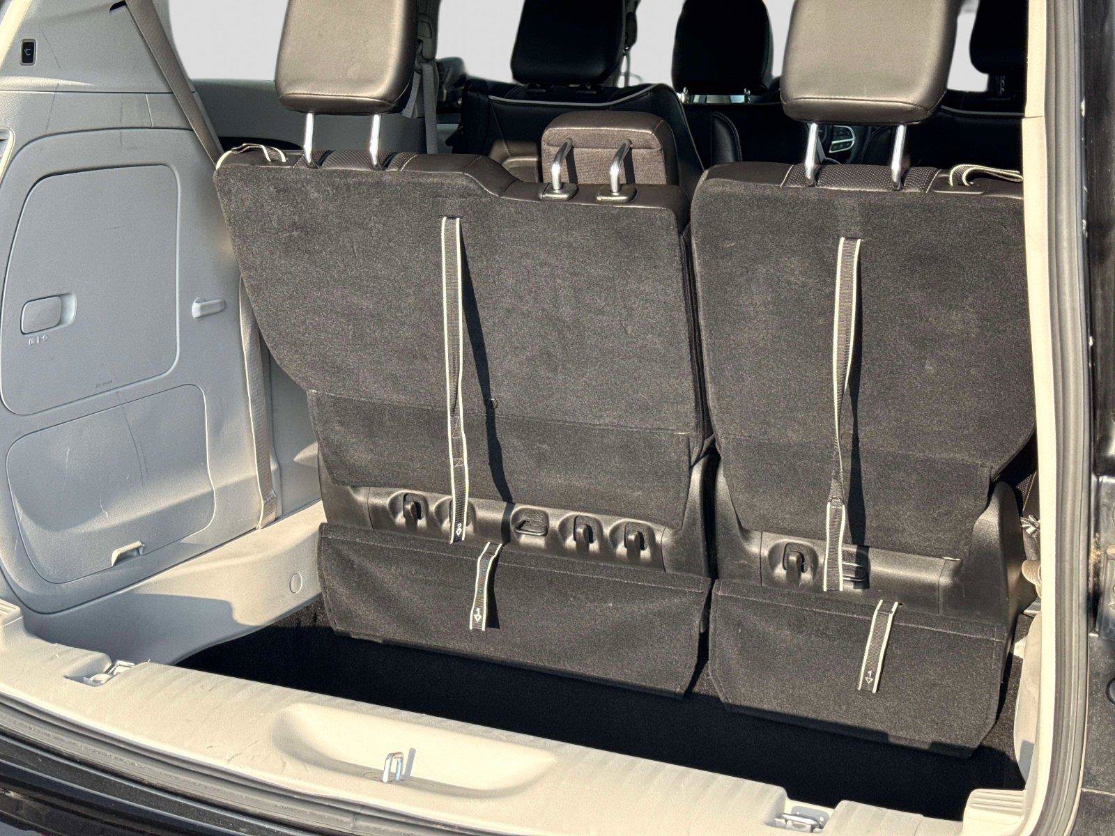 Used 2023 Chrysler Pacifica Limited FWD image 12