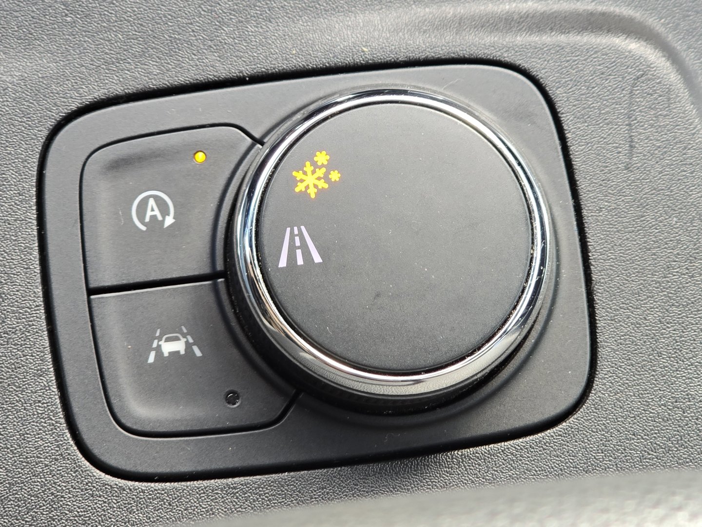 Used 2023 Chevrolet Traverse LT image 13