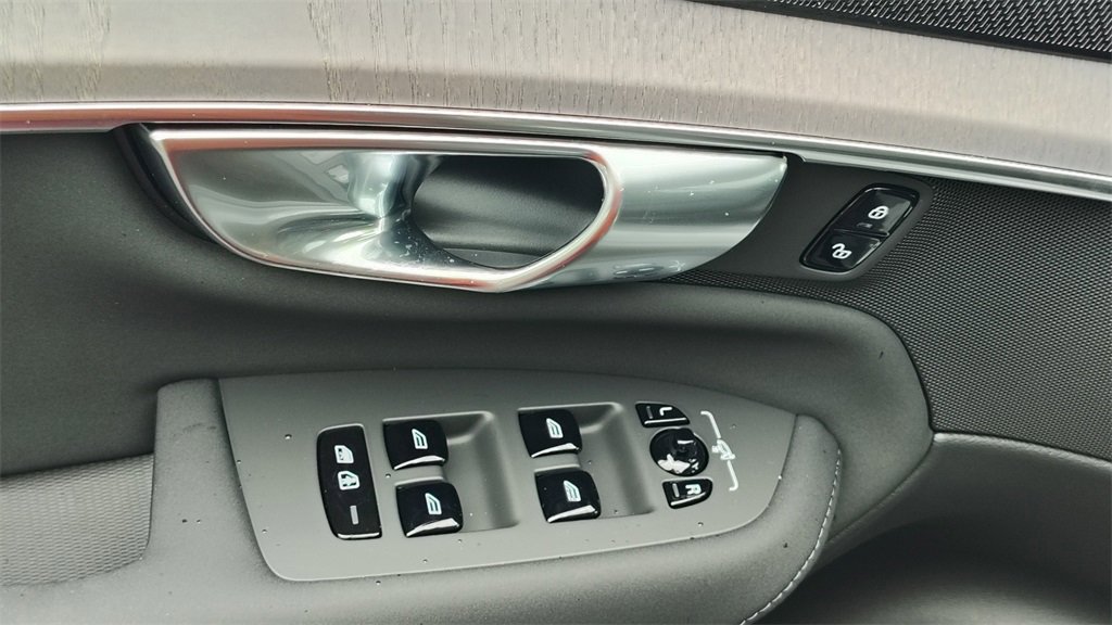 New 2026 Volvo XC90 B6 Ultra w/ Protection Package image 10