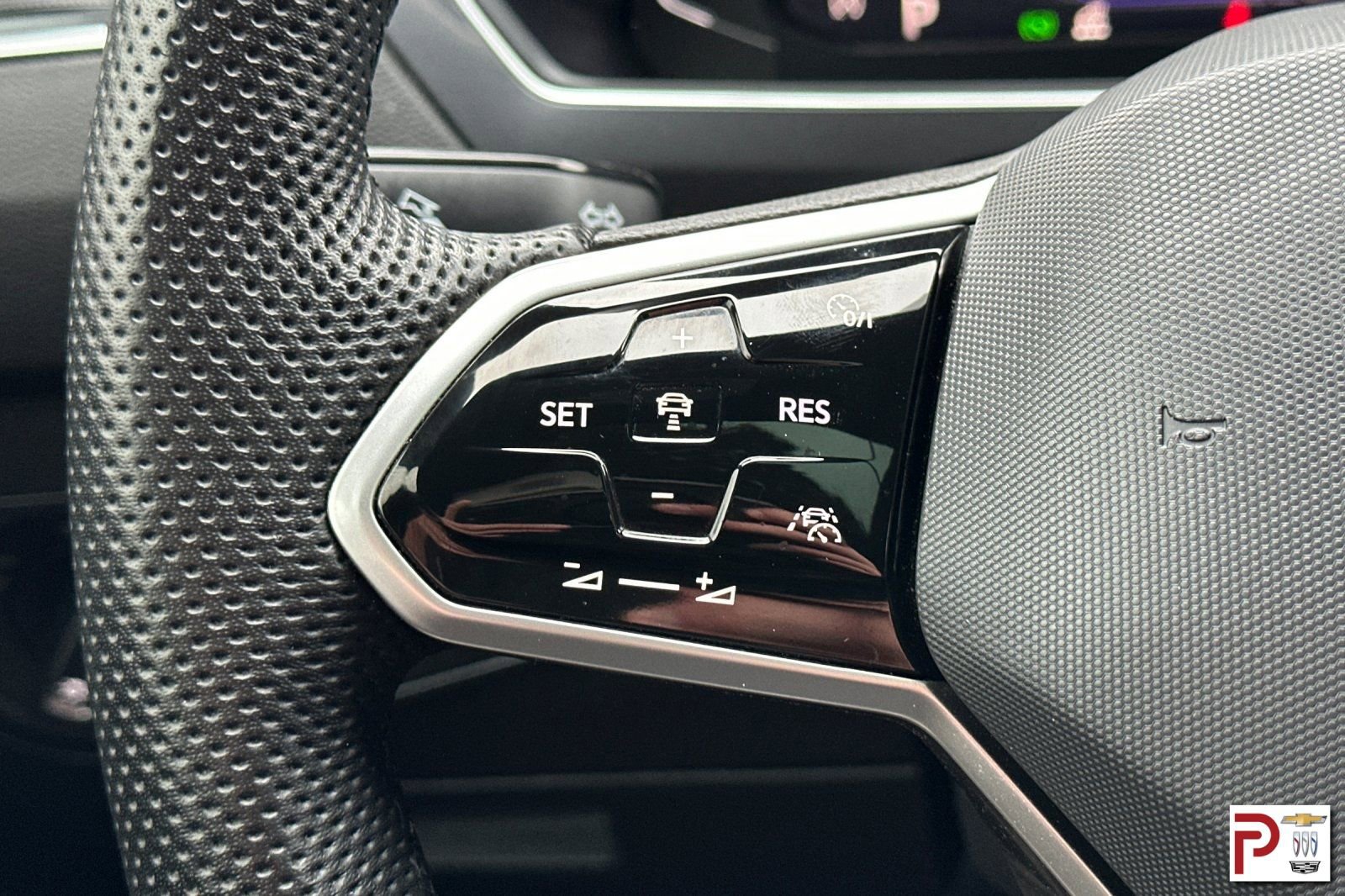 Used 2024 Volkswagen Tiguan SEL R-Line image 31