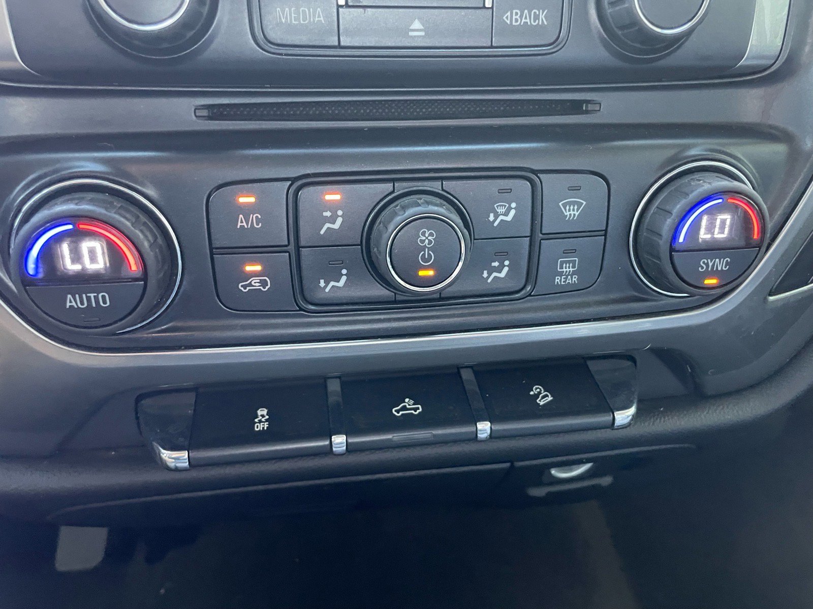 Used 2017 Chevrolet Silverado 1500 LT w/ All Star Edition AWD/4WD image 7