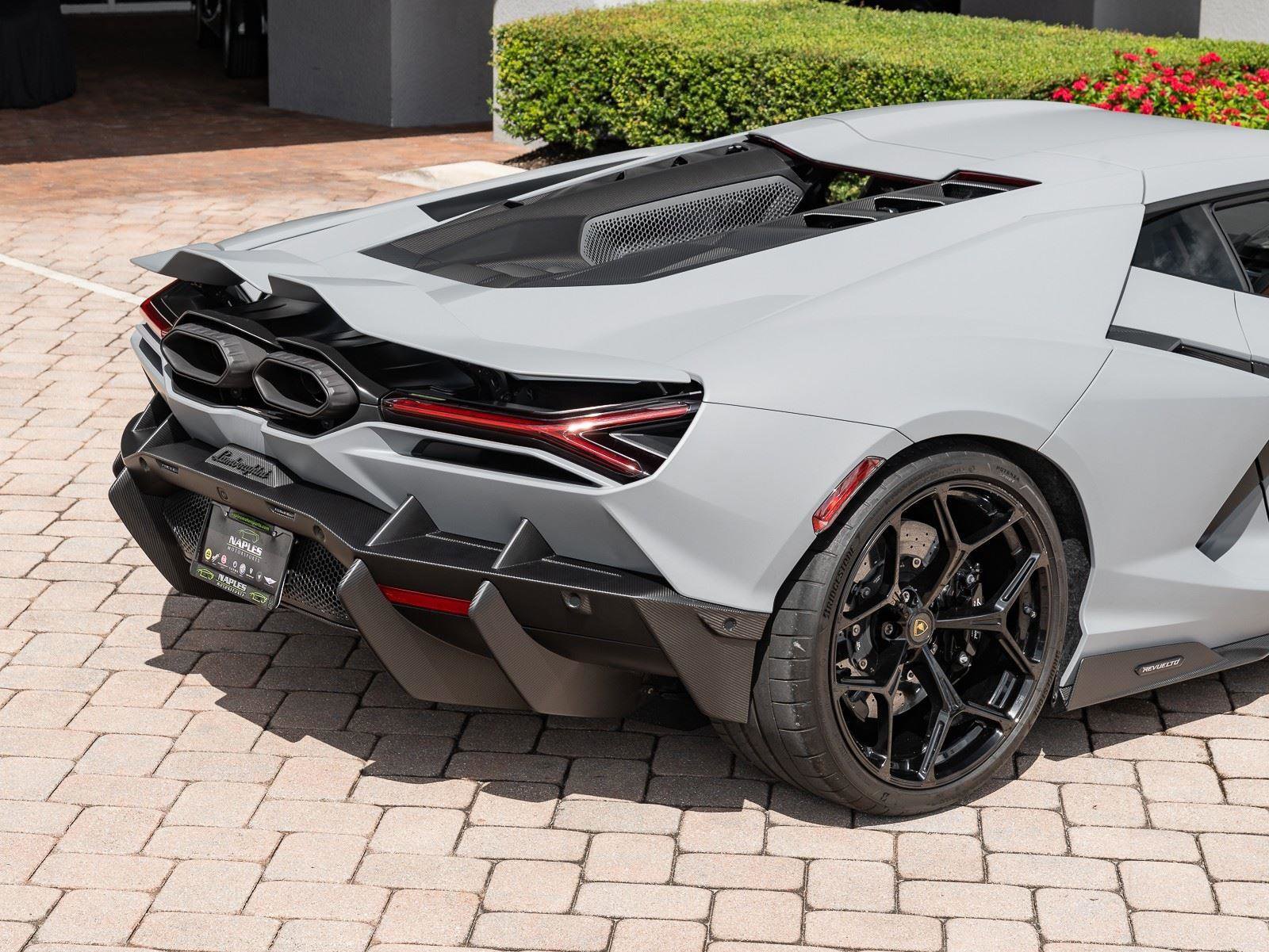 Used 2024 Lamborghini Revuelto image 3