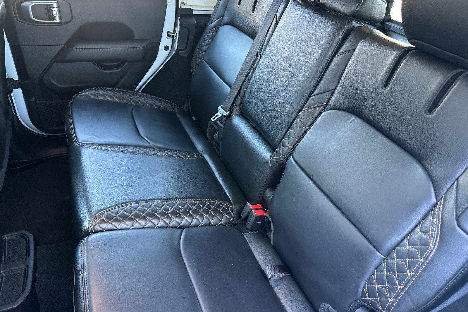 Used 2022 Jeep Wrangler Unlimited Sahara image 12