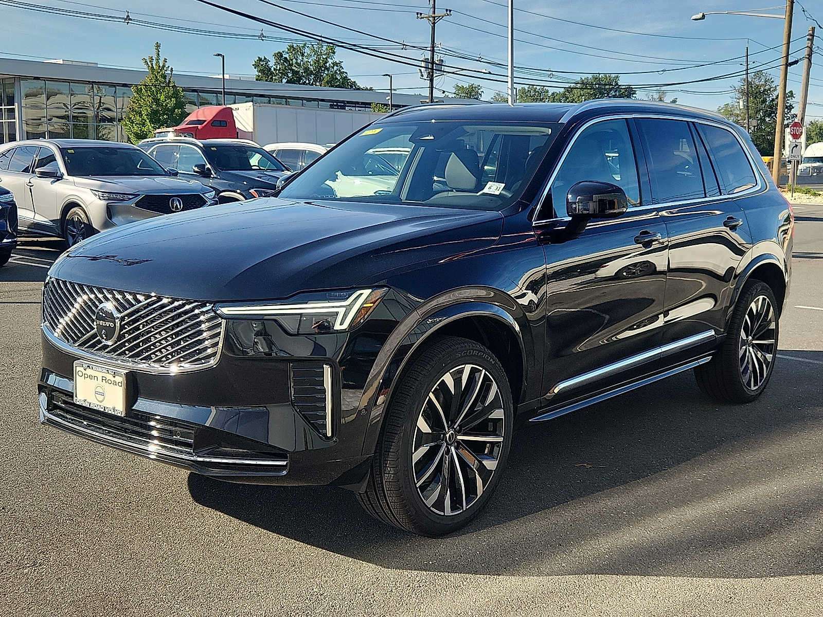 Used 2026 Volvo XC90 B6 Plus w/ Protection Package Premier AWD/4WD image 3
