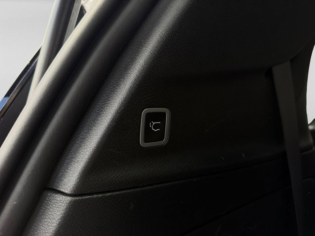 Used 2025 Chrysler Pacifica Select FWD image 29