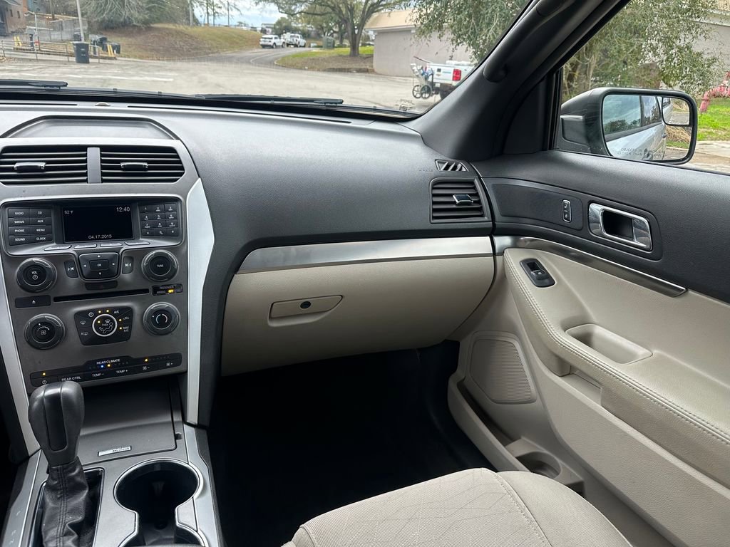 Used 2015 Ford Explorer FWD image 13