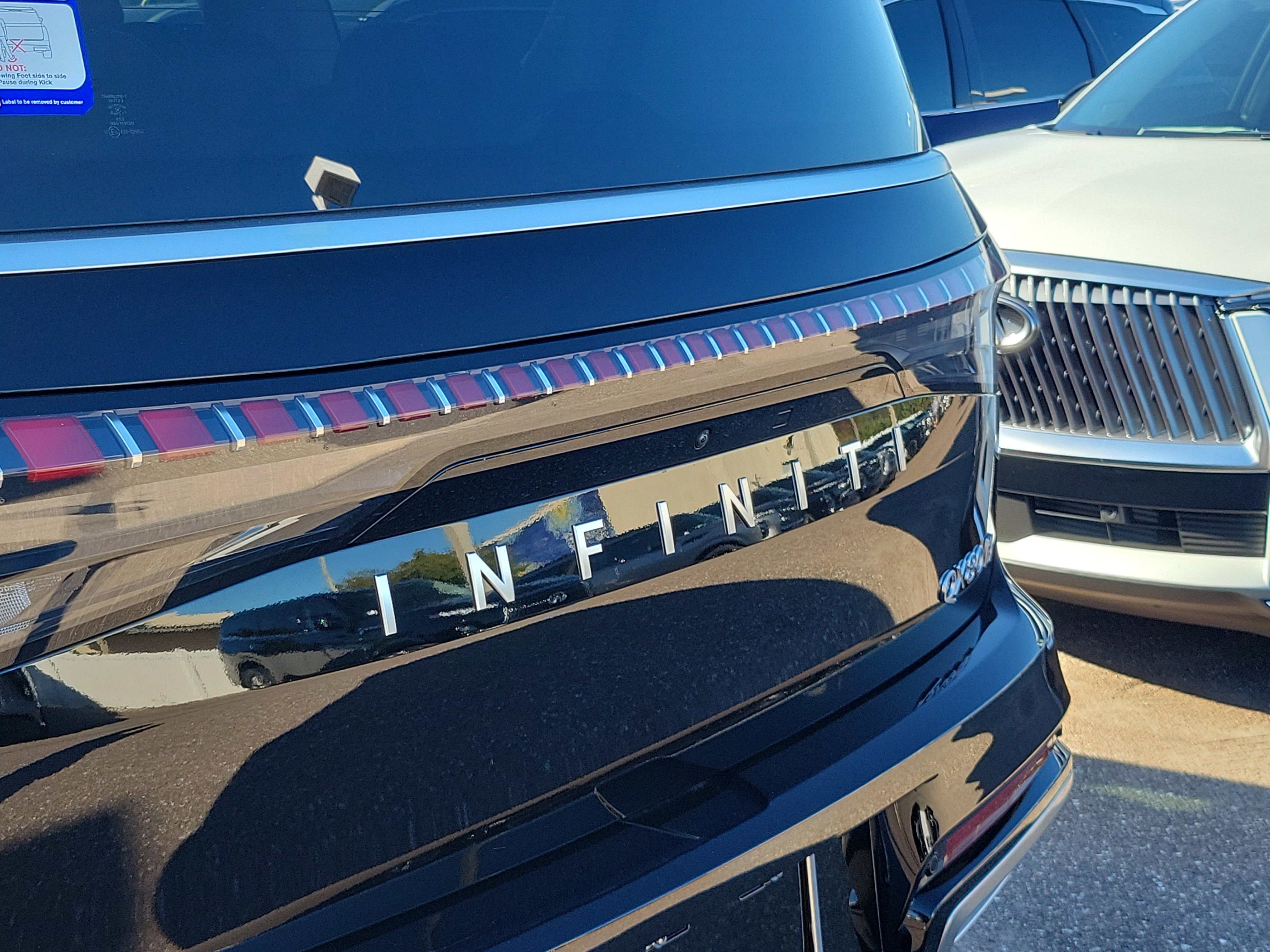 New 2026 INFINITI QX80 Luxe image 6