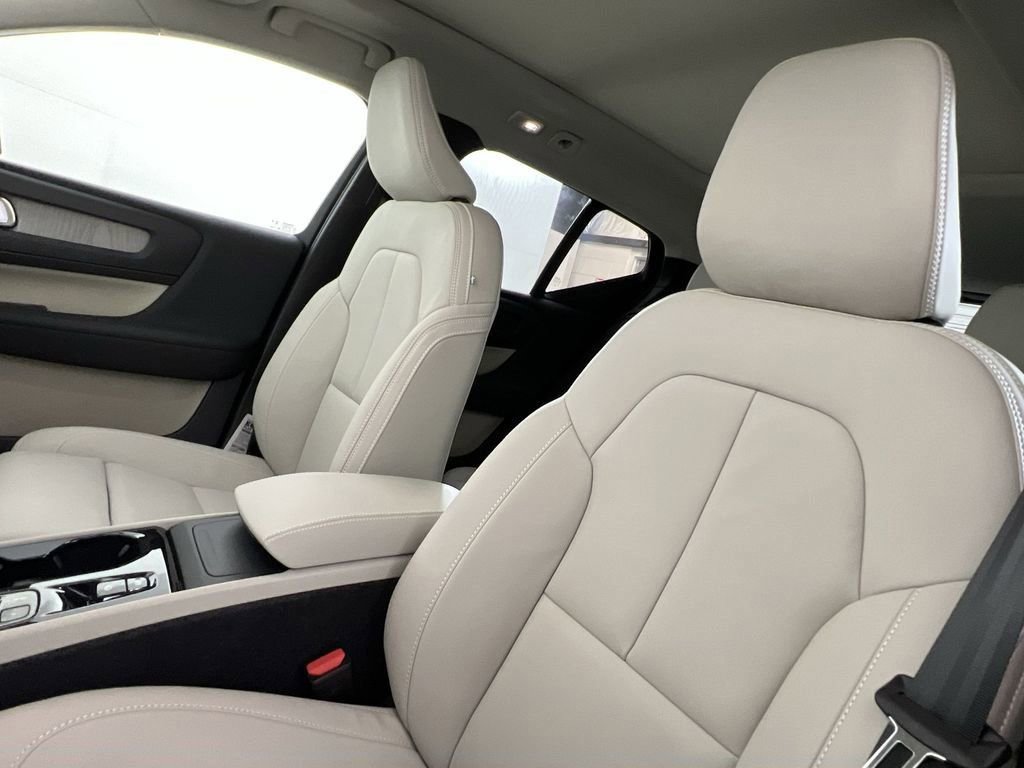New 2026 Volvo XC40 B5 Plus w/ Protection Package Premier image 11