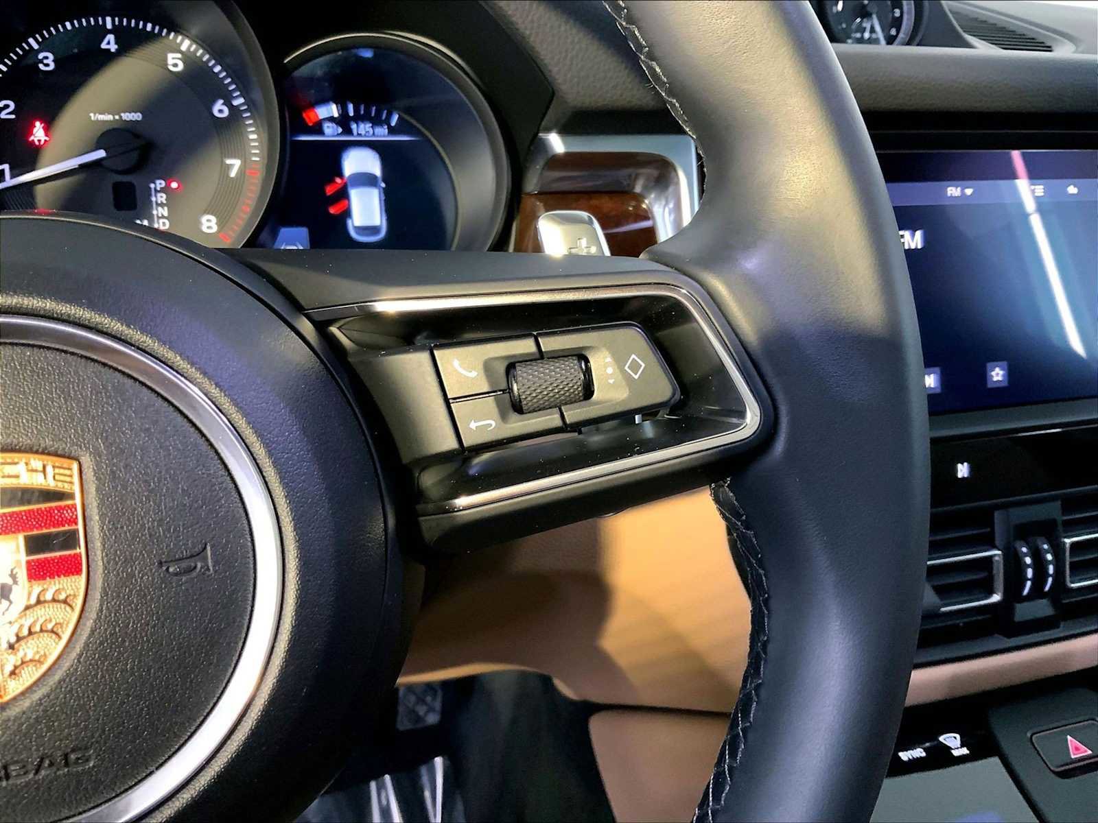 Certified 2023 Porsche Macan image 28