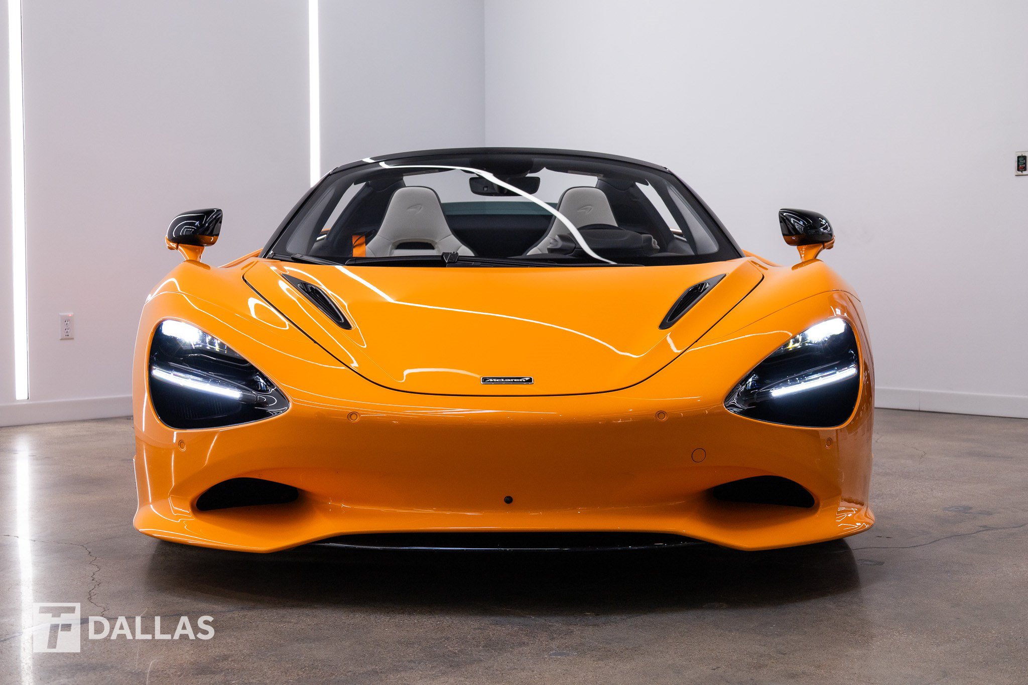 Used 2024 McLaren 750S Spider RWD image 6