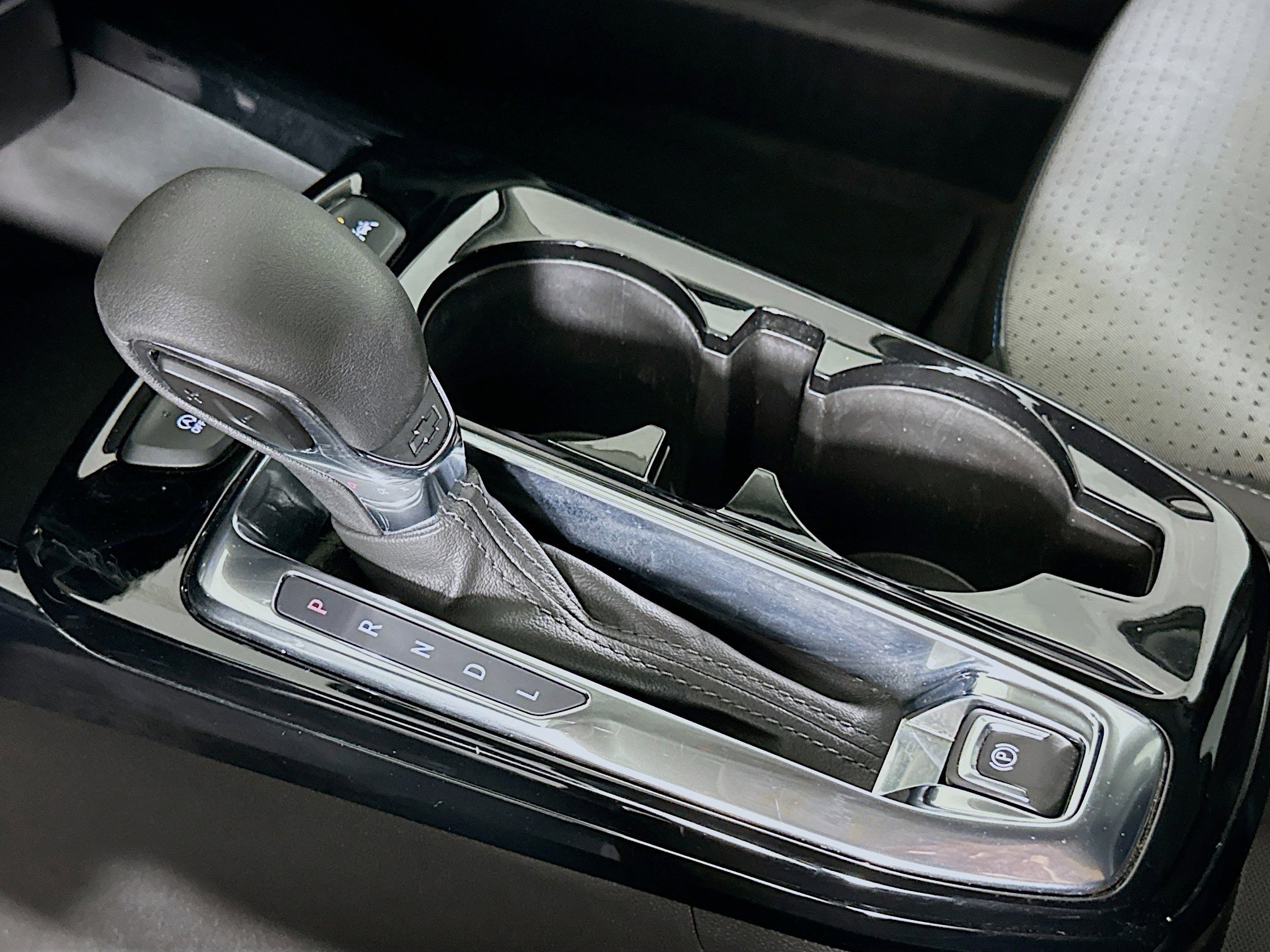 Used 2025 Chevrolet Trax LT FWD image 24