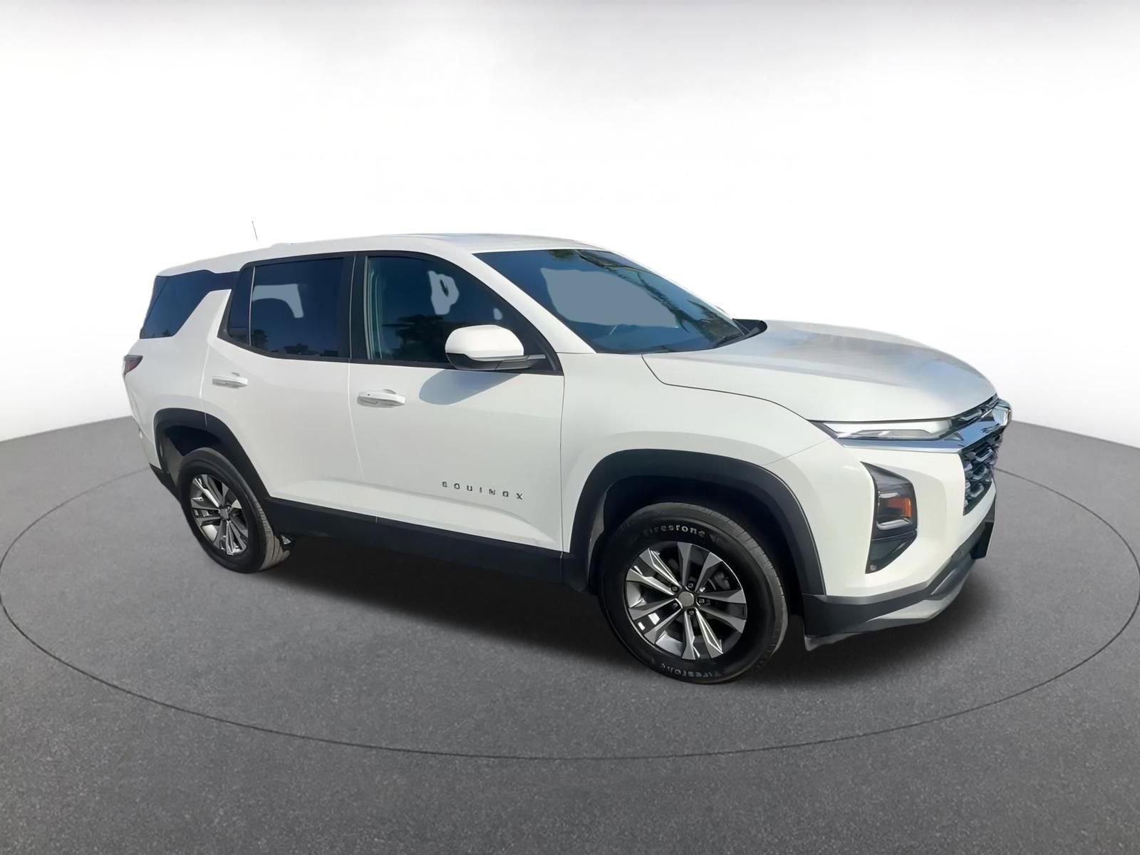 Used 2025 Chevrolet Equinox LT image 2