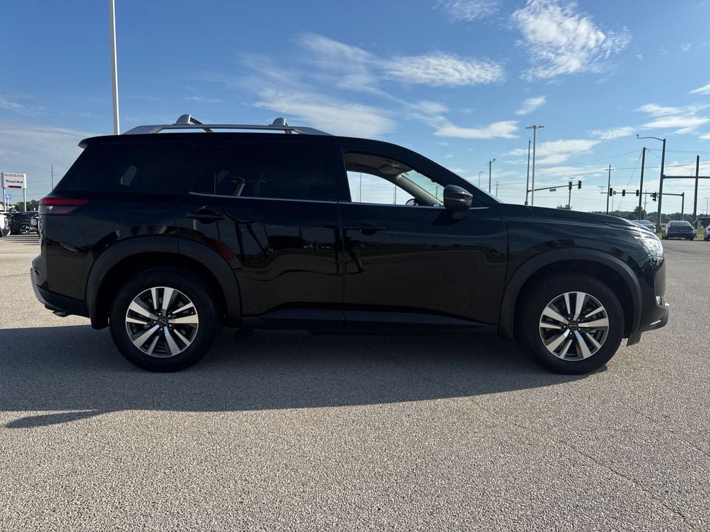 Used 2025 Nissan Pathfinder SL FWD image 7