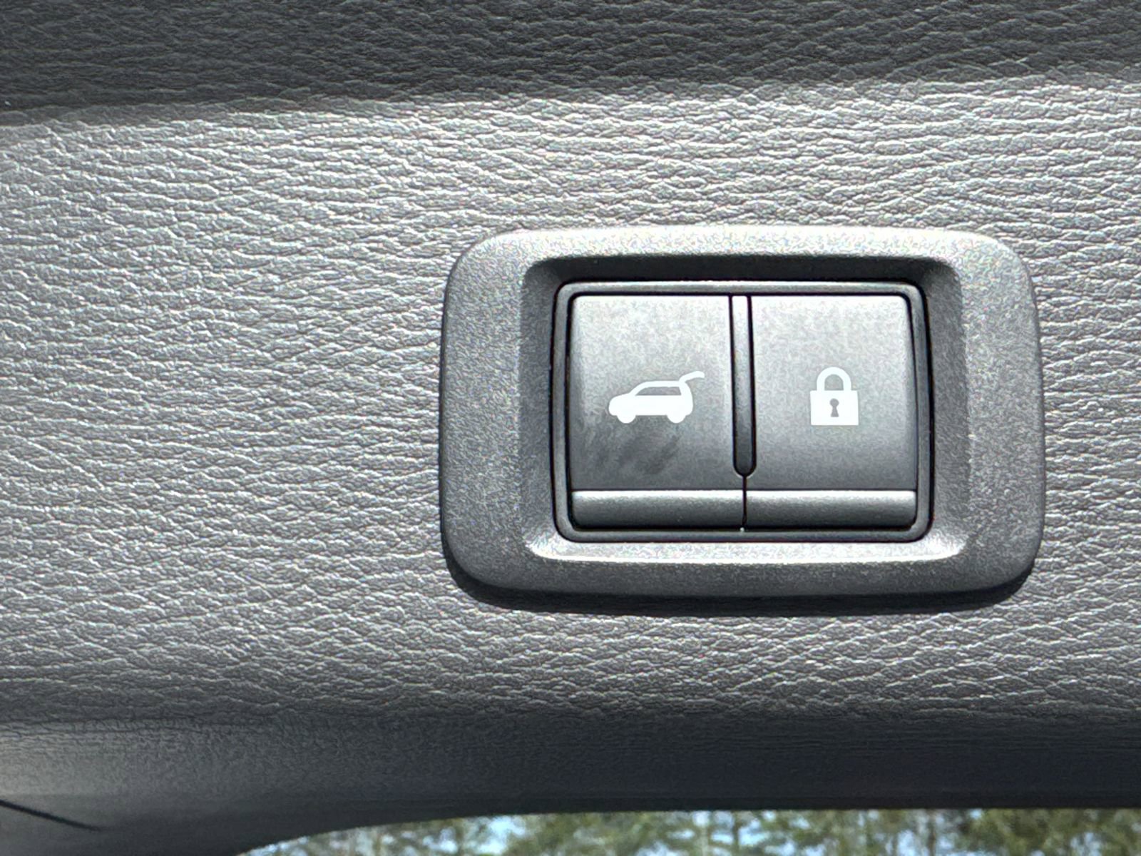 Used 2025 Mitsubishi Outlander SE image 19