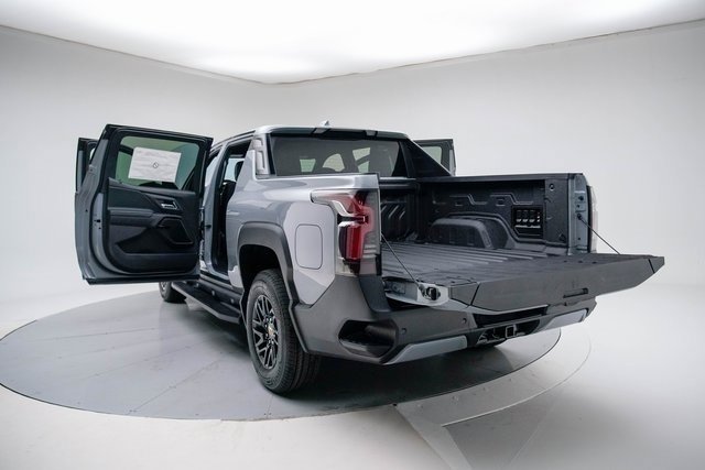 New 2025 Chevrolet Silverado EV LT image 19