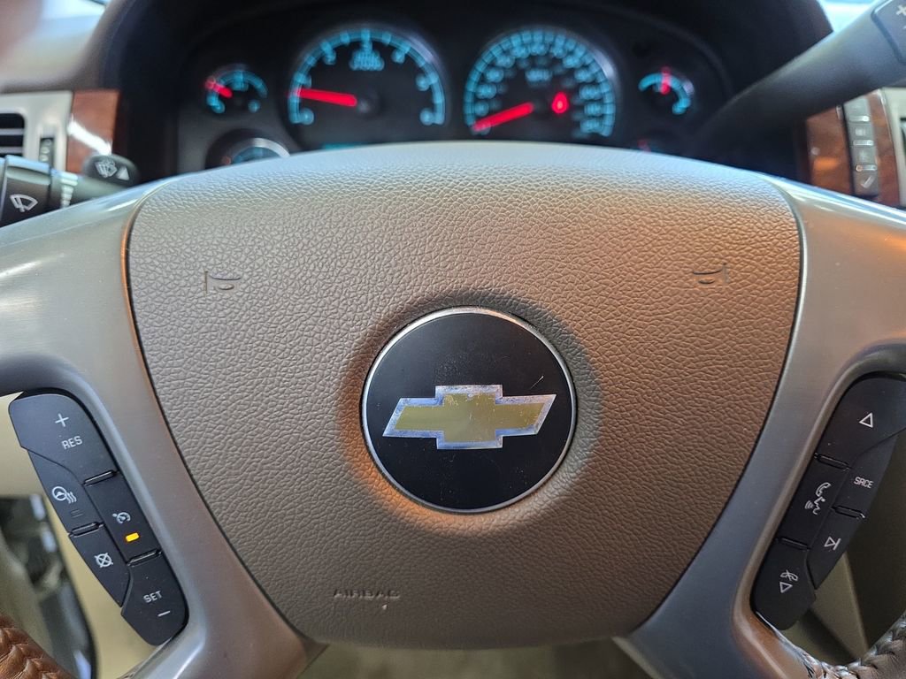 Used 2012 Chevrolet Avalanche LTZ image 24