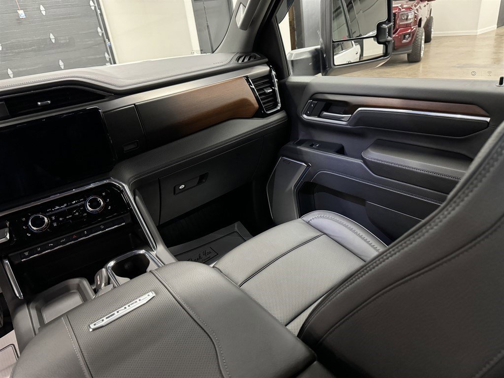 Used 2024 GMC Sierra 2500 Denali w/ Denali Reserve Package image 32