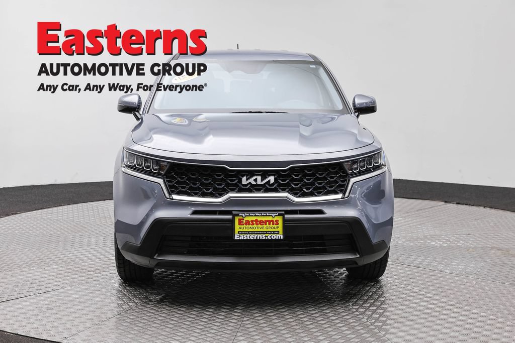 Used 2022 Kia Sorento LX FWD image 3