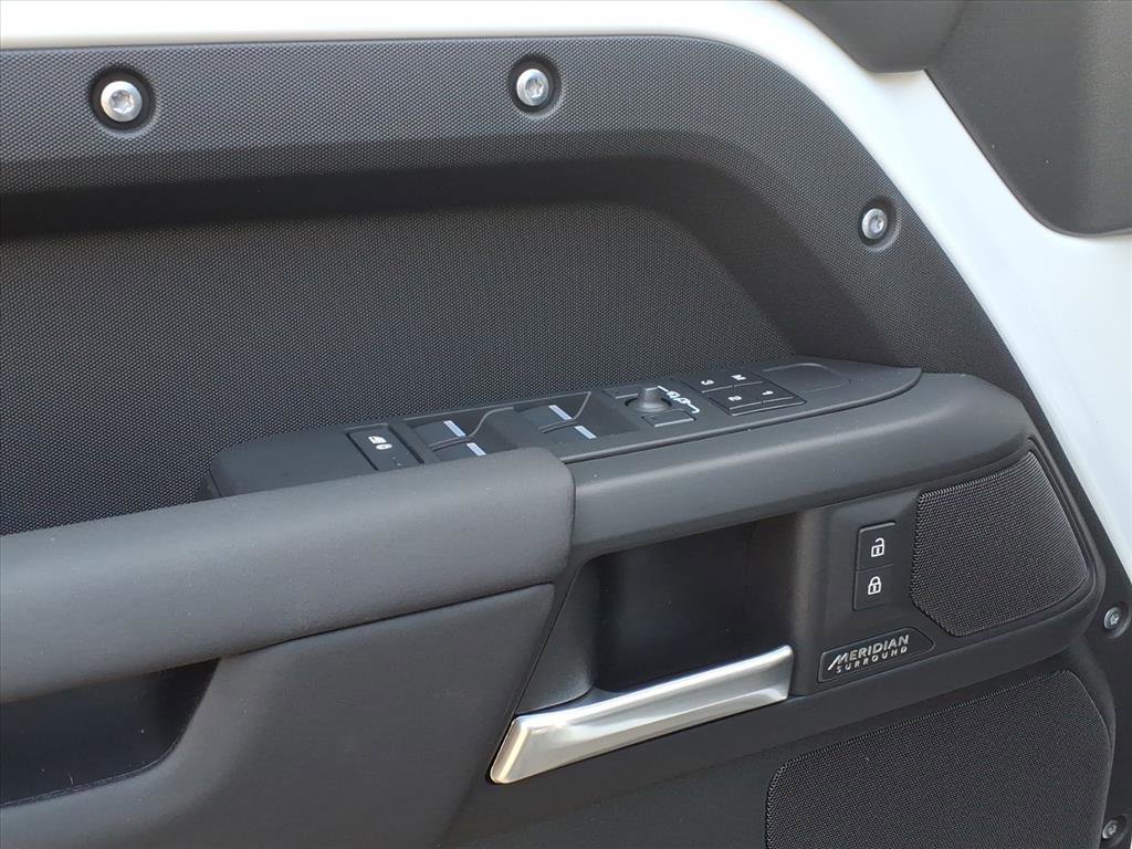 New 2026 Land Rover Defender 110 X-Dynamic SE image 10