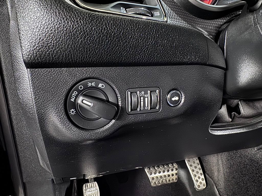 Used 2019 Dodge Challenger SRT Hellcat w/ Alcantara Appearance Package RWD image 28
