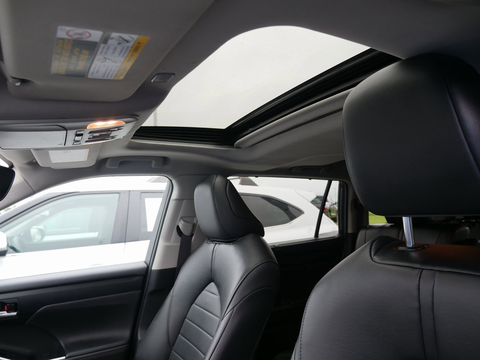 Used 2024 Toyota Highlander XLE image 27