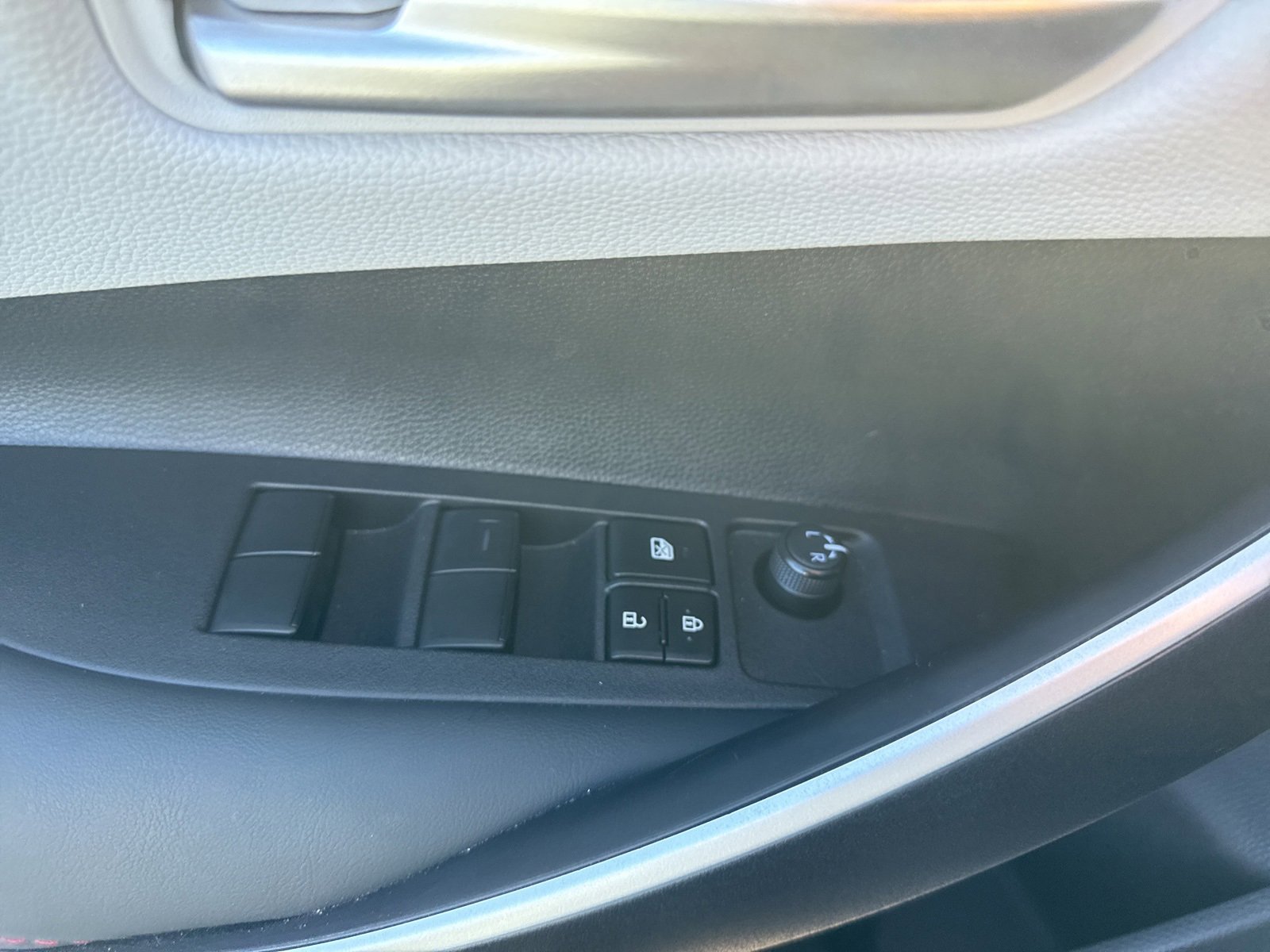 Certified 2025 Toyota Corolla SE image 6