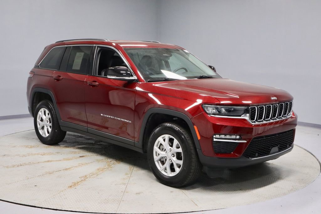 Used 2024 Jeep Grand Cherokee Limited w/ Luxury Tech Group II image 1