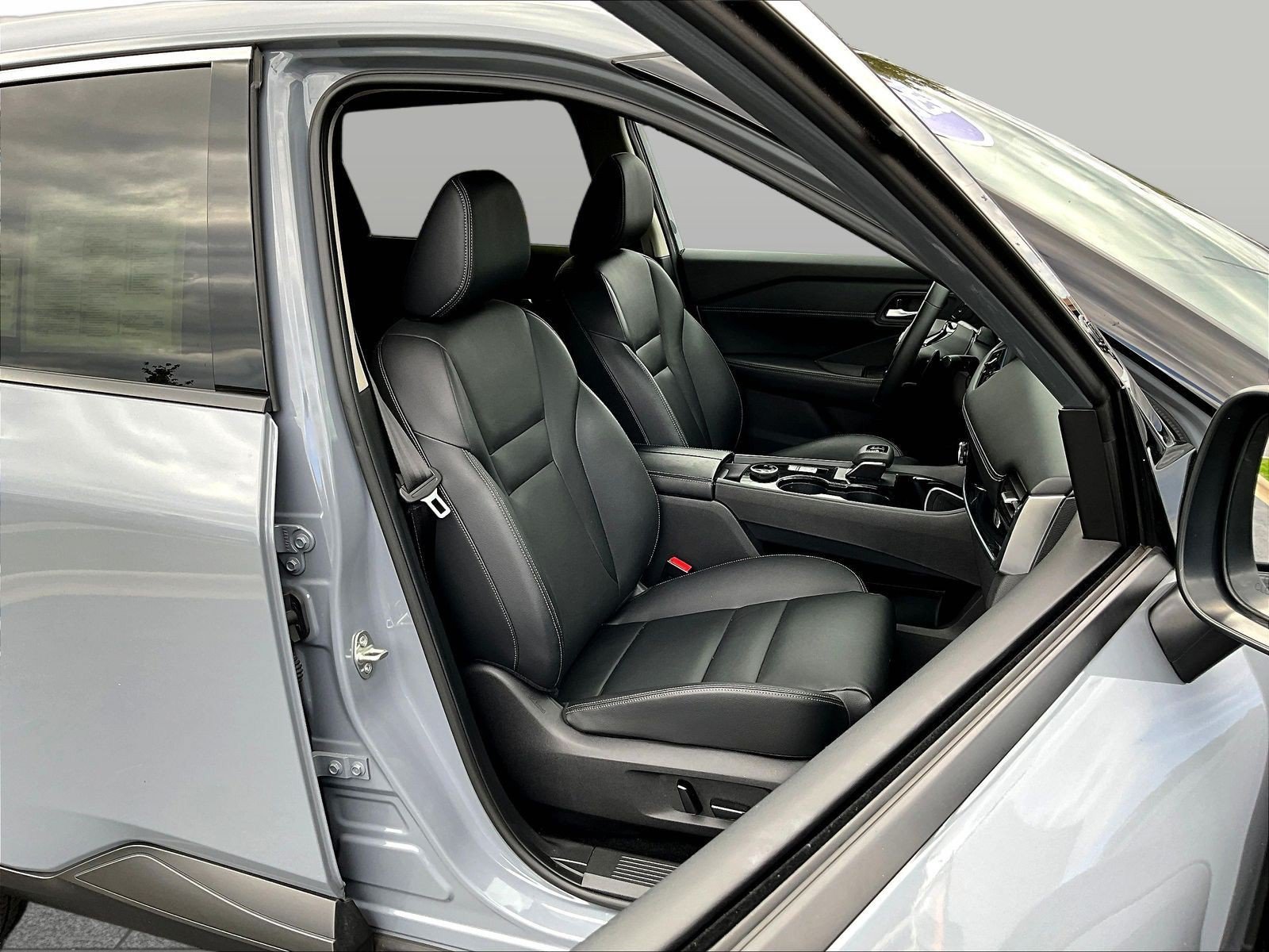Certified 2025 Nissan Rogue SL w/ Tech Package AWD/4WD image 32