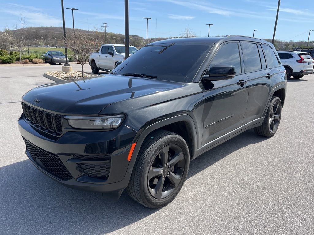 Used 2023 Jeep Grand Cherokee Altitude image 1
