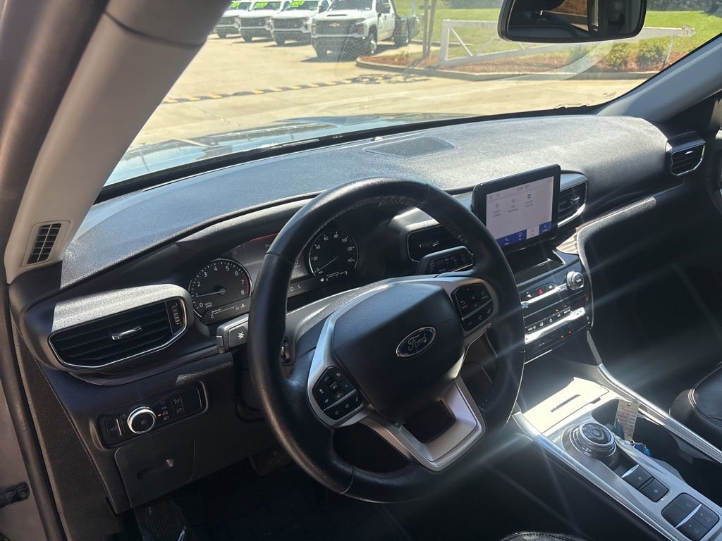 Used 2022 Ford Explorer Limited w/ Equipment Group 301A image 29