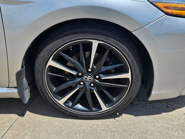 Used 2018 Toyota Camry XSE FWD image 3