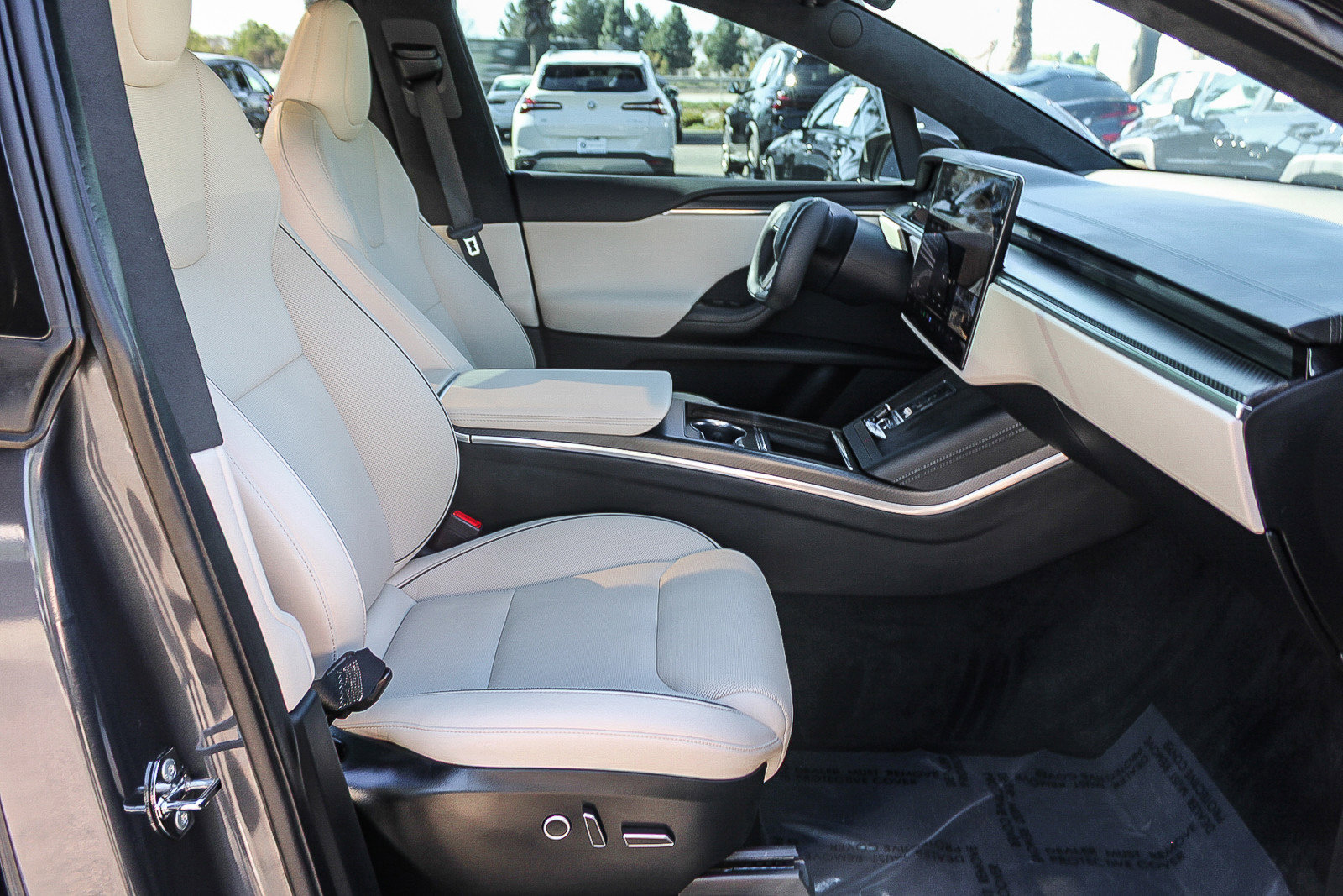 Used 2022 Tesla Model X Plaid image 16