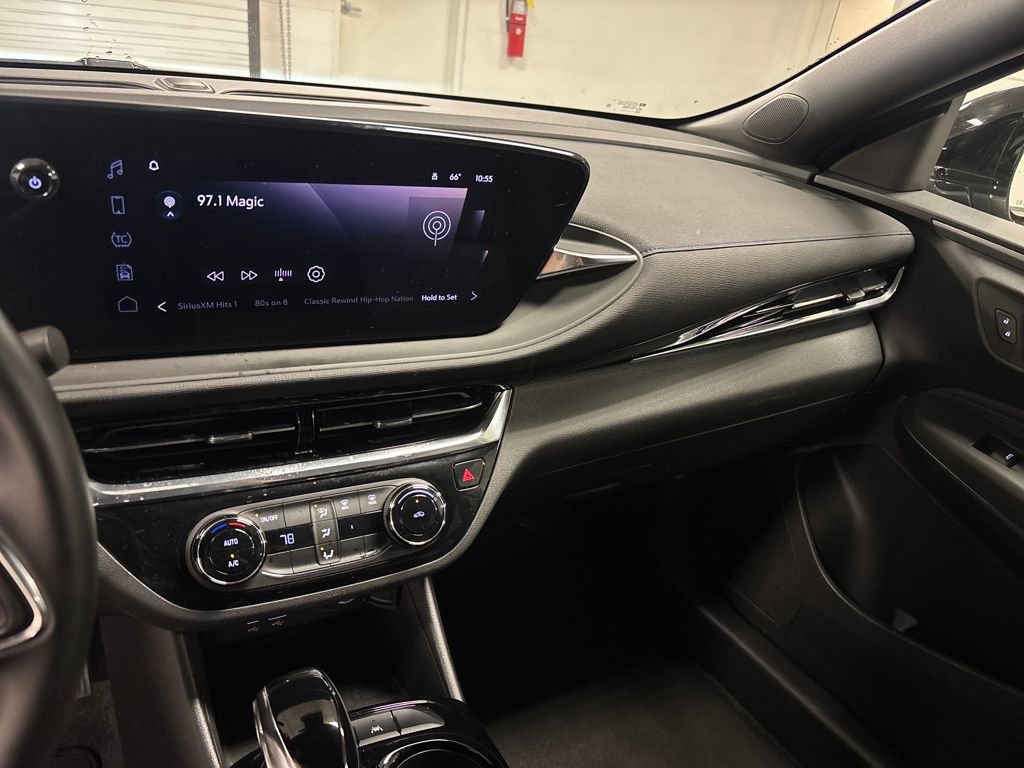 Used 2025 Buick Envista Sport Touring image 29