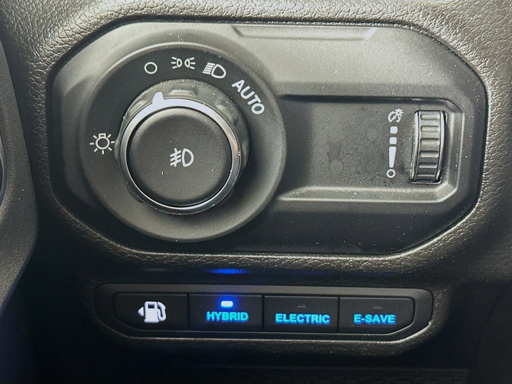 Used 2023 Jeep Wrangler Unlimited AWD/4WD image 16