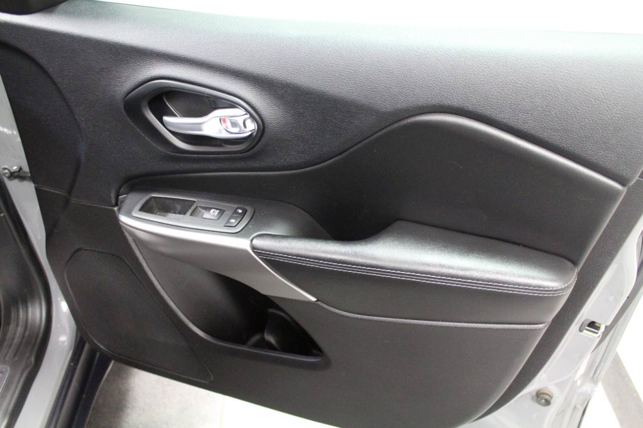 Used 2021 Jeep Cherokee Limited w/ Elite Package AWD/4WD image 27