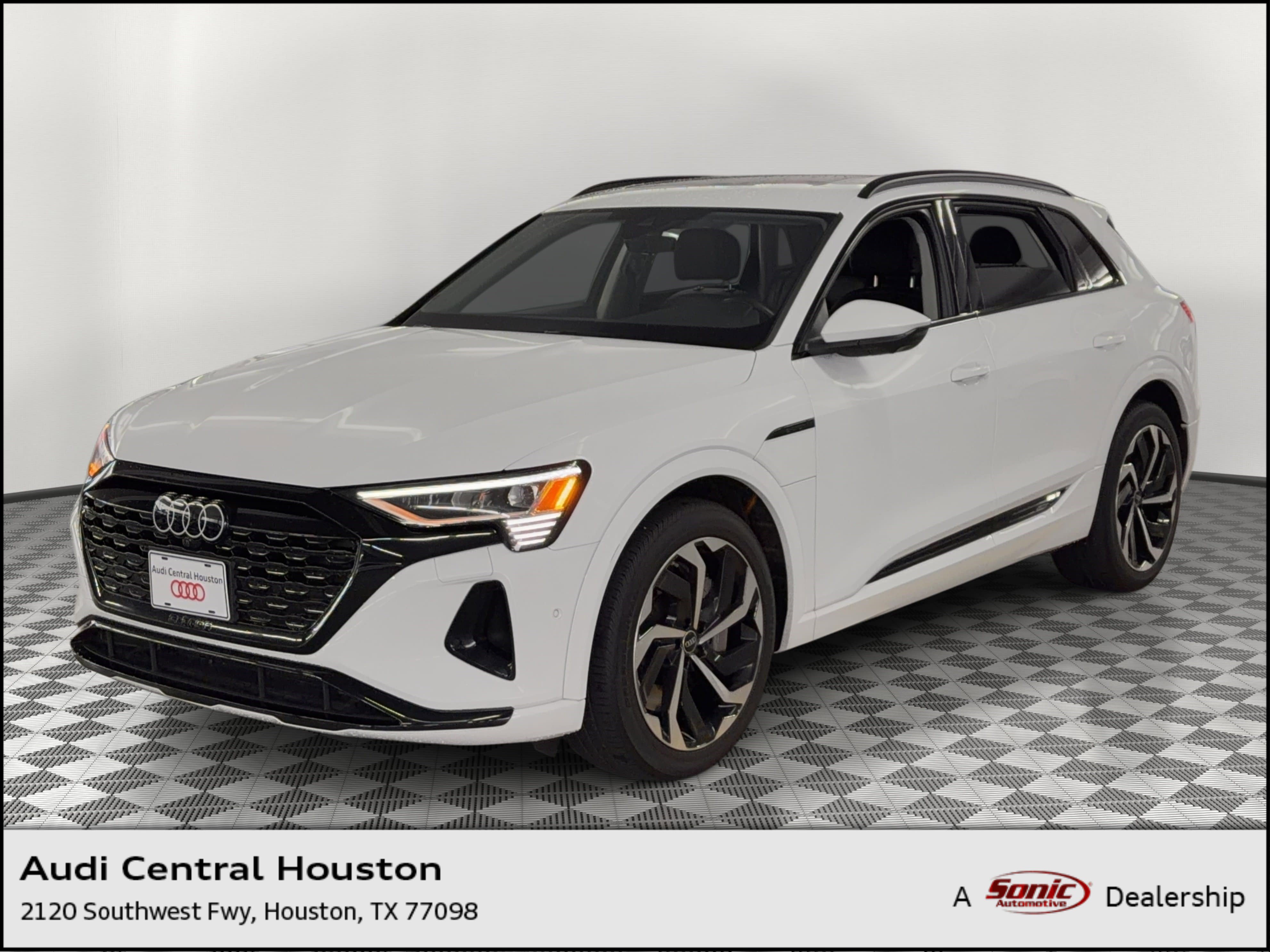 Used 2024 Audi Q8 e-tron Premium Plus AWD/4WD image 1