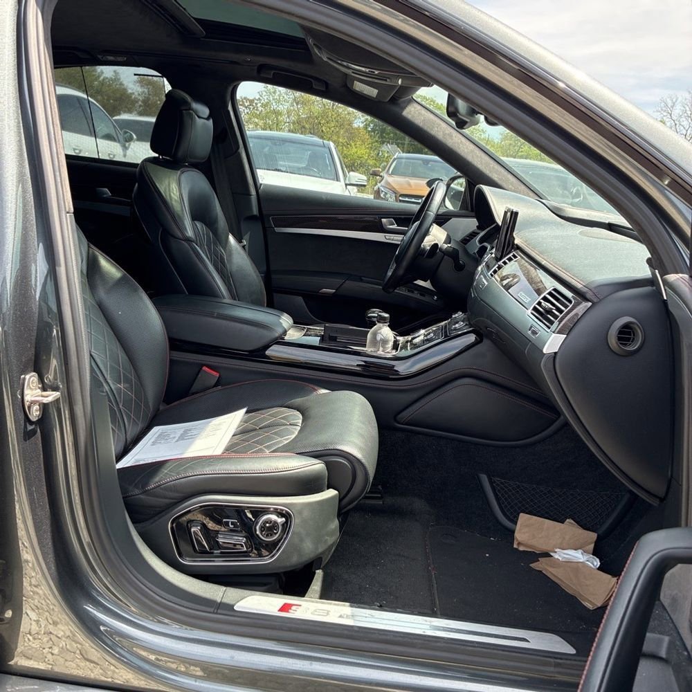 Used 2017 Audi S8 Plus w/ Dynamic Package image 9
