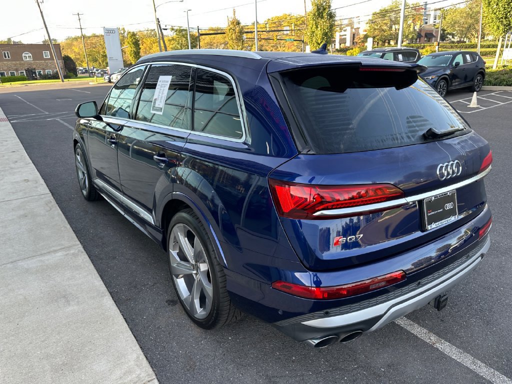 Certified 2023 Audi SQ7 Premium Plus w/ Towing Package AWD/4WD image 22
