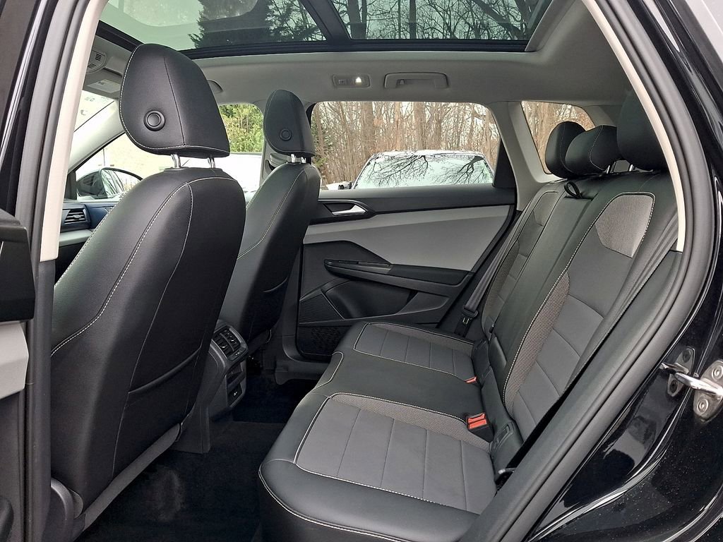 Certified 2022 Volkswagen Taos SE image 10