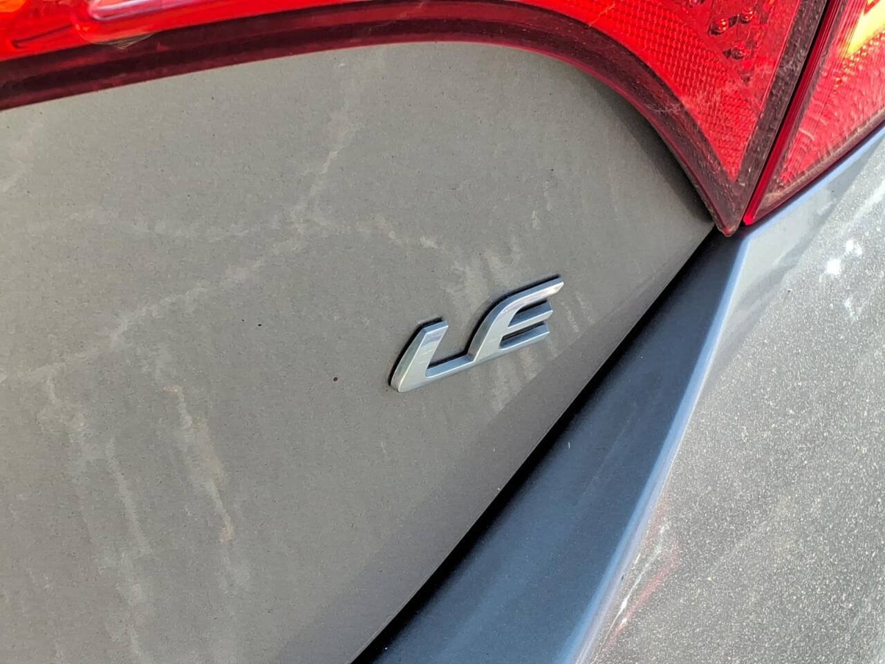 Used 2016 Toyota Corolla LE FWD image 6