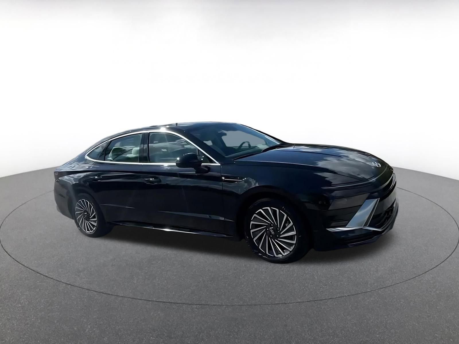 Used 2025 Hyundai Sonata SEL image 2